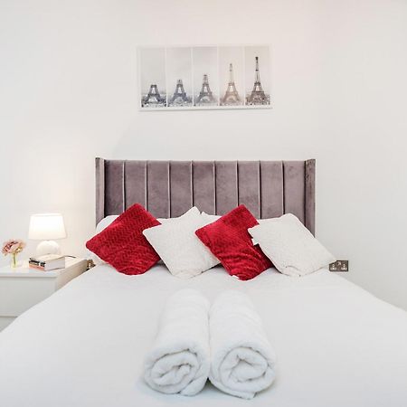 Deluxe Condo Beside 02 Arena And Central Лондон Екстер'єр фото