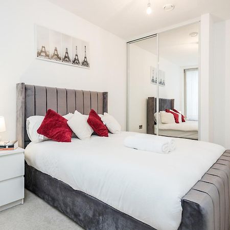 Deluxe Condo Beside 02 Arena And Central Лондон Екстер'єр фото